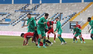 Erzurumspor 90+6’da üçlük attı: 1-0