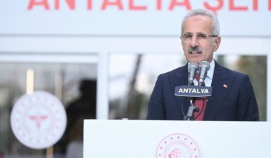 Bakan Uraloğlu duyurdu! Antalya – Alanya arası 45 dakika olacak