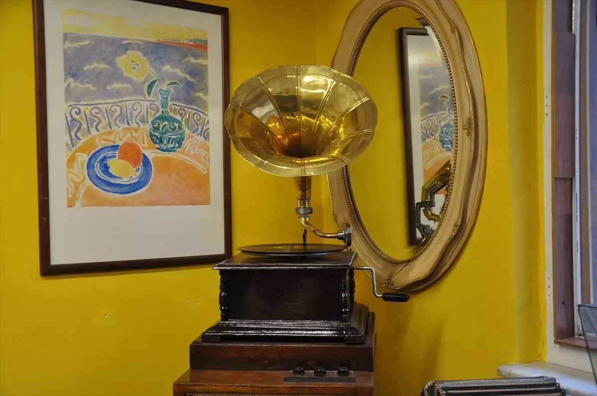 Haldun Dikmen: Eski Gramofonlara Hayat Veren Antikacı