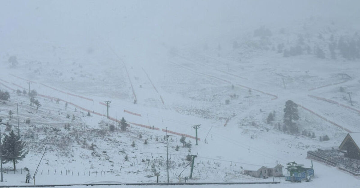 Kartalkaya Kayak Merkezi’nde kar yağışı etkili oluyor