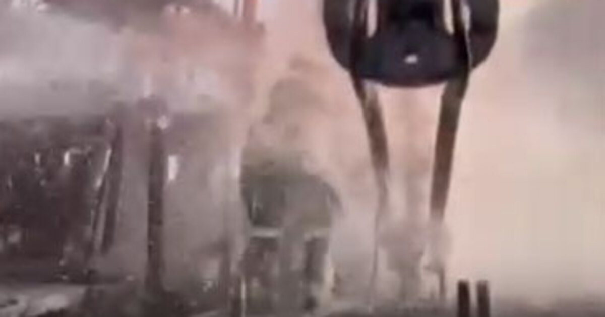 Petrol kuyusunda yangın çıktı! Cesur yürek!